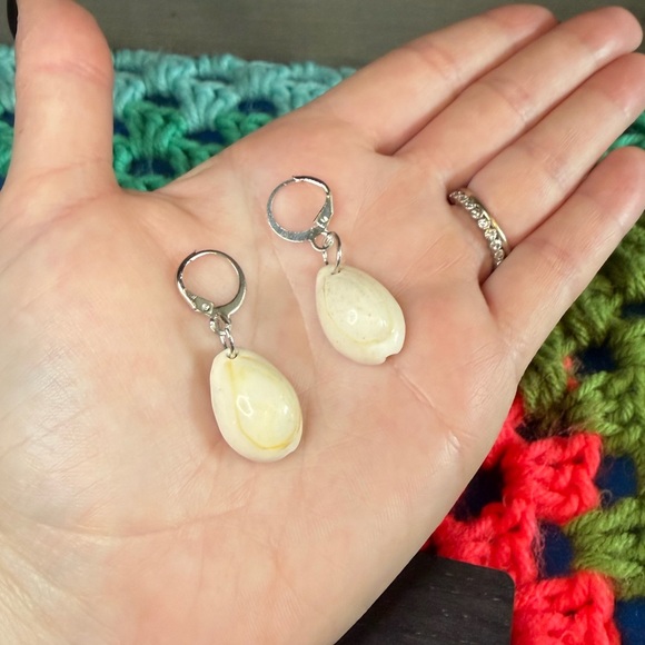 Sea Shell Dangle Earrings - Picture 6 of 6